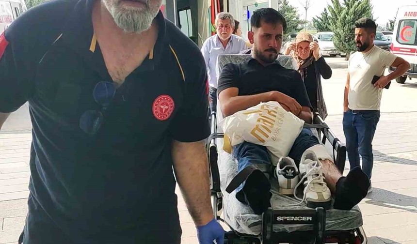 Bilettiği bıçakla koşarken çarptığı adamı yaraladı