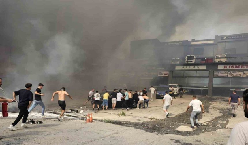 Buca Otokent’e sıçrayan orman yangında 25 araç kül oldu