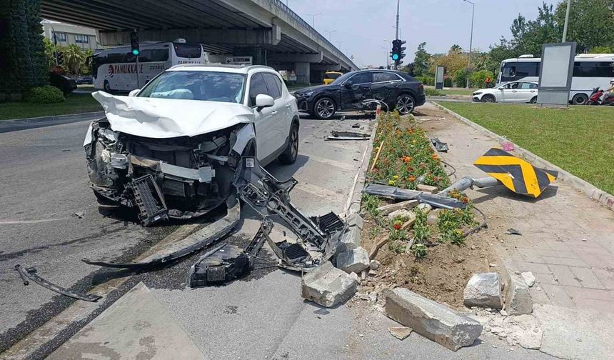Hurdaya dönen lüks araçlardan burunları bile kanamadan çıktılar
