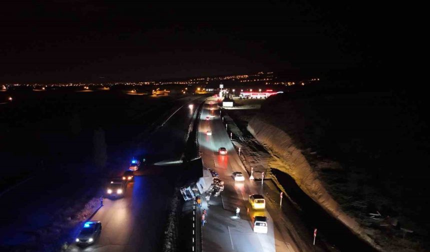 Kırıkkale’de alkol yüklü tır devrildi