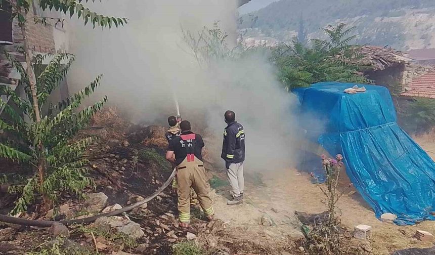 Kırkağaç’taki orman yangınına müdahale sürüyor: Bir mahalle tedbir amaçlı tahliye edildi