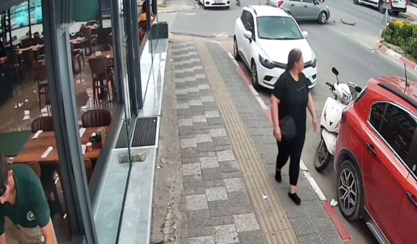Otomobil ile motosikletin çarpıştığı kaza kamerada