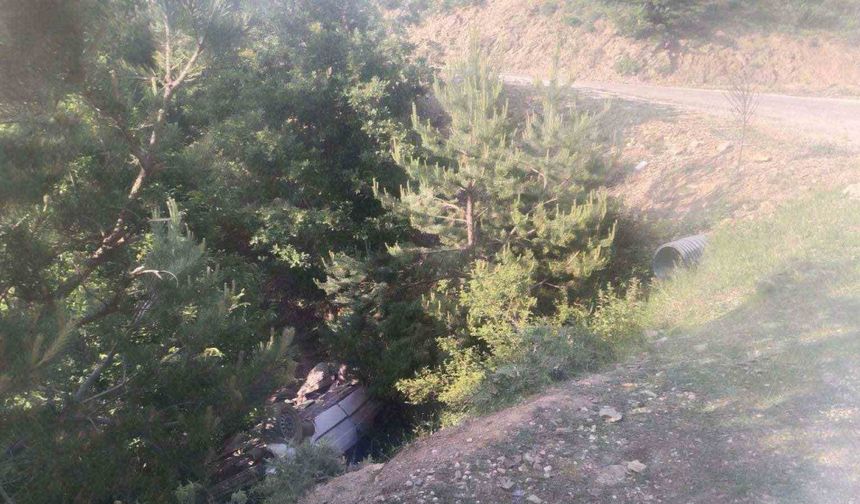 Virajı alamayan otomobil şarampole yuvarlandı: 3 yaralı