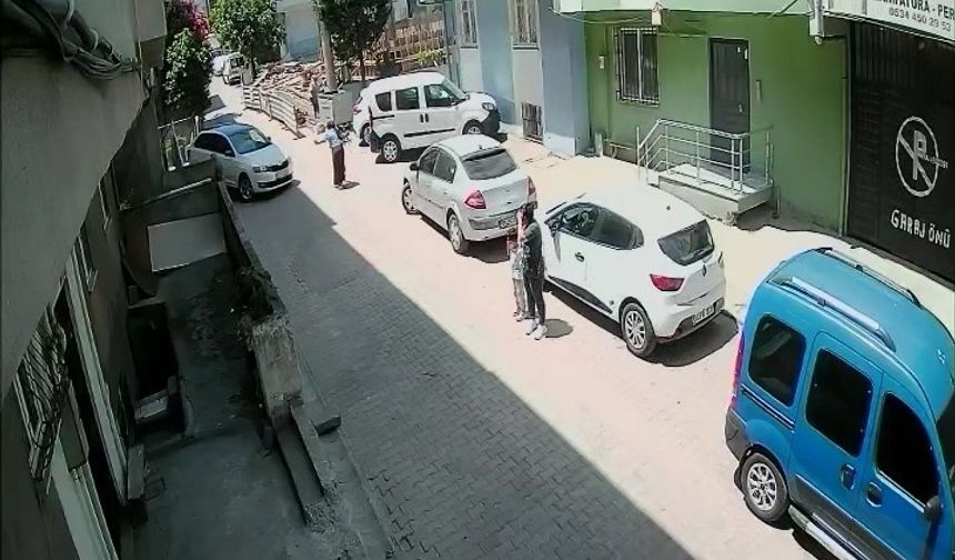 Yardım istedi, az kalsın otomobilinden oluyordu