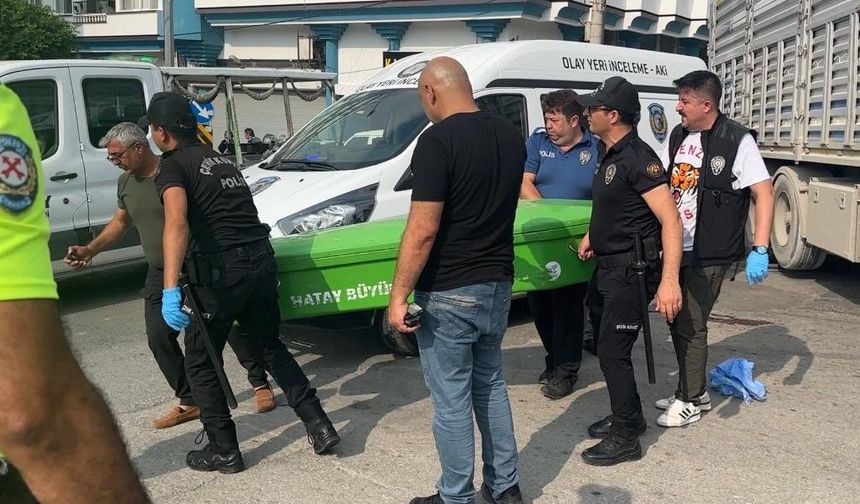 Yolun karşısına geçerken tırın çarptığı kadın hayatını kaybetti