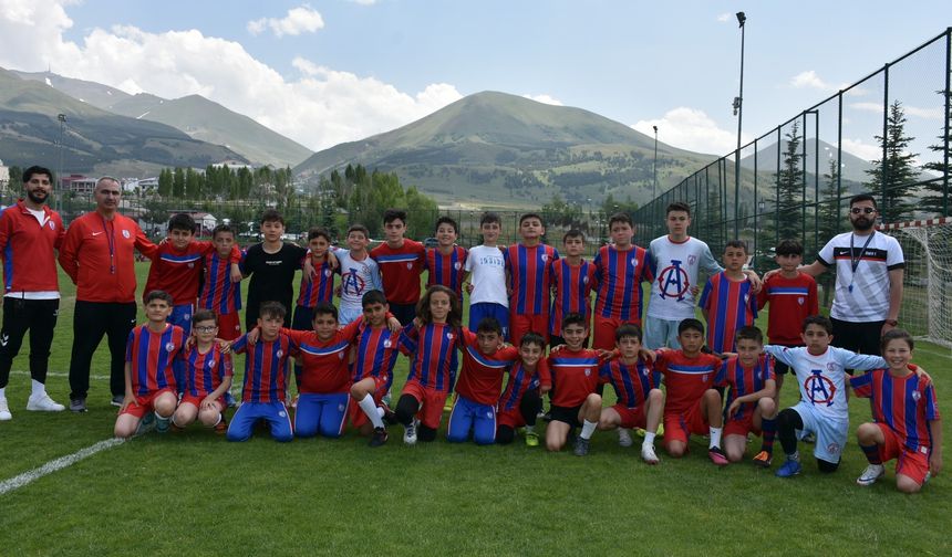 Altınordu futbol şenliği Erzurum’da yapıldı