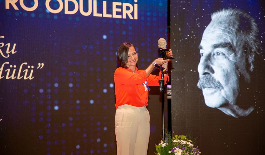 Başkan Kınay’a “Özdemir Nutku İzmir Değer Ödülü”