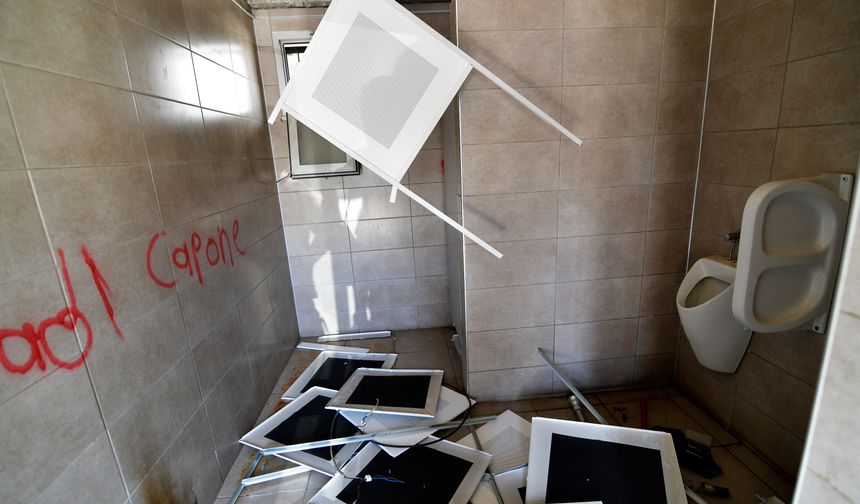 Bornova'da vandalizm! Belediye harekete geçti