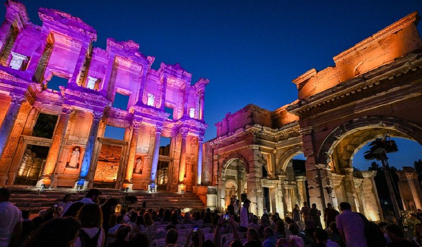 Efes Antik Kenti artık geceleri de ziyarete açık: Ziyaret saatleri ve MüzeKart bilet fiyatları 2025