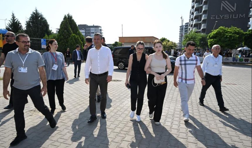 Özgür Özel sözünü tuttu: Nehir’i TYT’ye bizzat götürdü