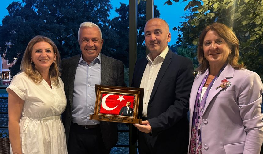 Başkan Şadi Özdemir Peja’nın Kurtuluş Günü törenlerine katıldı