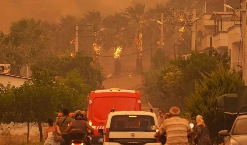 İzmir'de orman yangını söndürüldü mü, son durum ne? Bakan Yumaklı'dan açıklama!