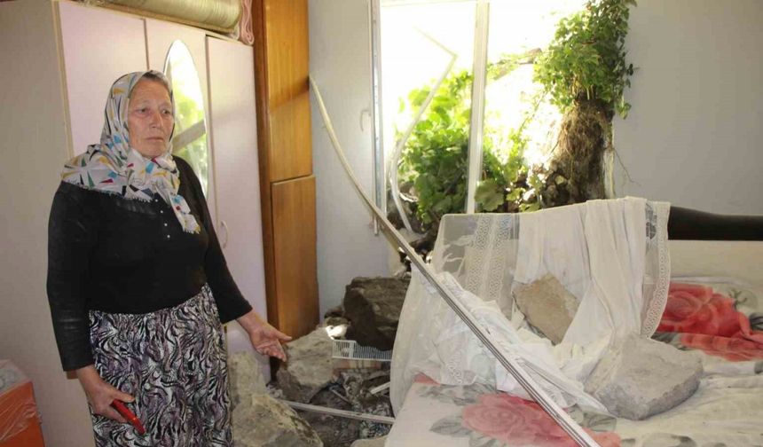 Amasya’da istinat duvarı evin üzerine çöktü