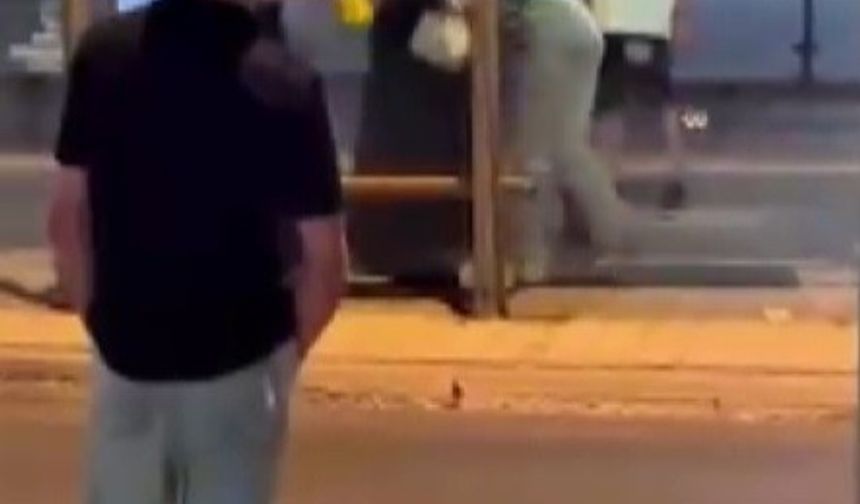 Genç kızların kavgası kameraya yansıdı