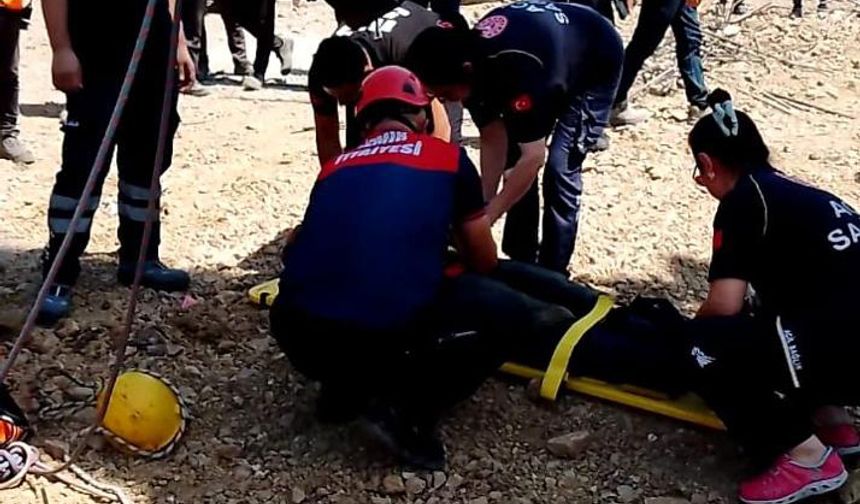 İzmir İtfaiyesi, 15 metrelik kuyuya düşen vatandaşı kurtardı