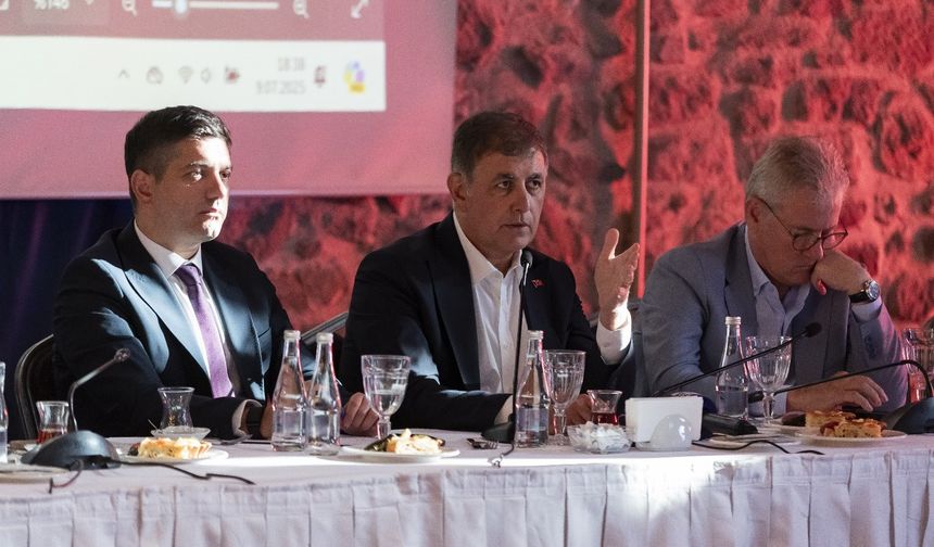 İzmir'de orman yangınları sonrası İEKKK olağanüstü toplandı