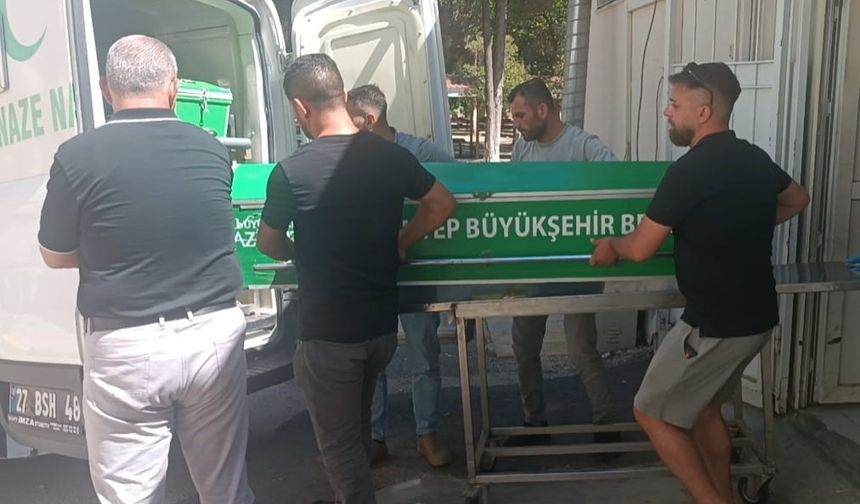 Oyun oynarken bornoz ipi boğazına dolandı! 6 yaşındaki Özlem kurtarılamadı
