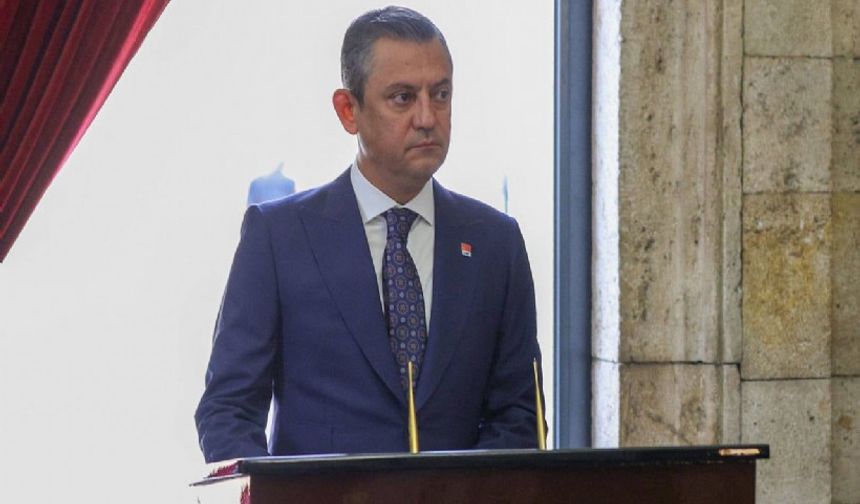 Özgür Özel'den Anıtkabir'e ziyaret
