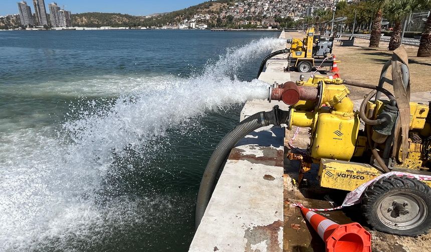 İzmir Körfezi’nde Kötü Koku Vatandaşları Rahatsız Etti
