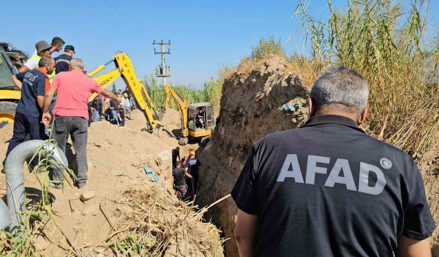 Babasına yardıma gelen oğul, göçük altında kaldı
