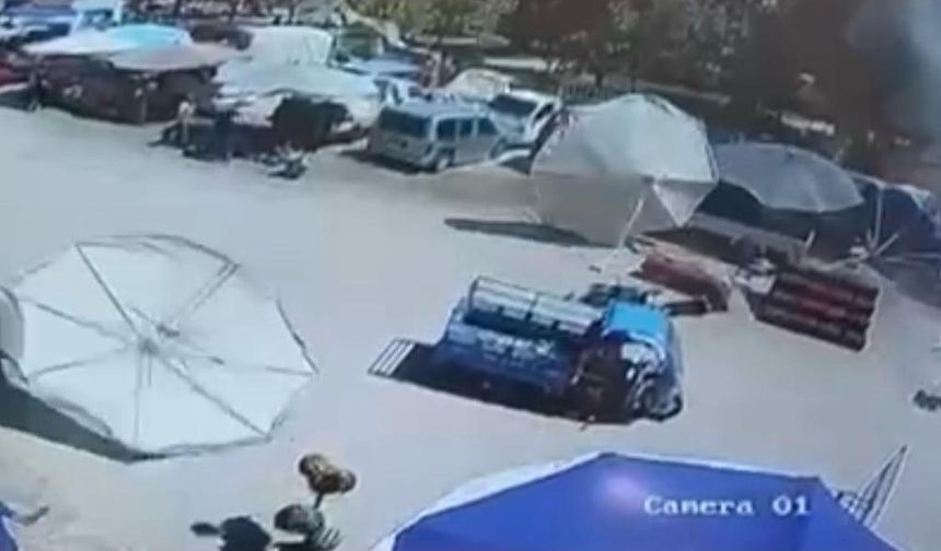 İzmir’de pazar şemsiyesi hamile kadın ve çocuğunun üzerine düştü