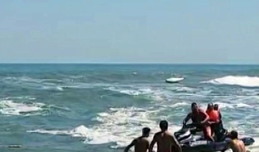 Karadeniz’de can pazarı: 3 kişi boğulmaktan son anda kurtarıldı