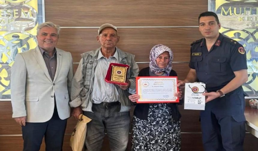 Afyonkarahisarlı çift, evi ve arazisini jandarmaya bağışladı