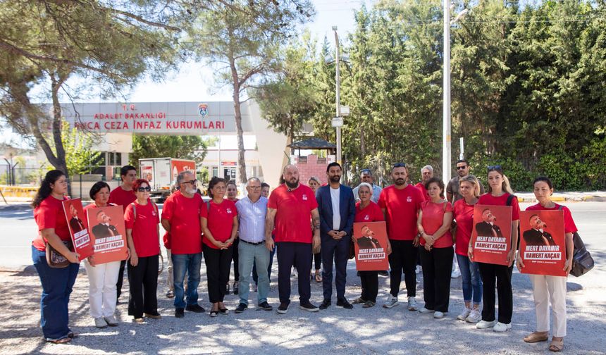 CHP Güzelbahçe tutuklu başkanlar için eylemde