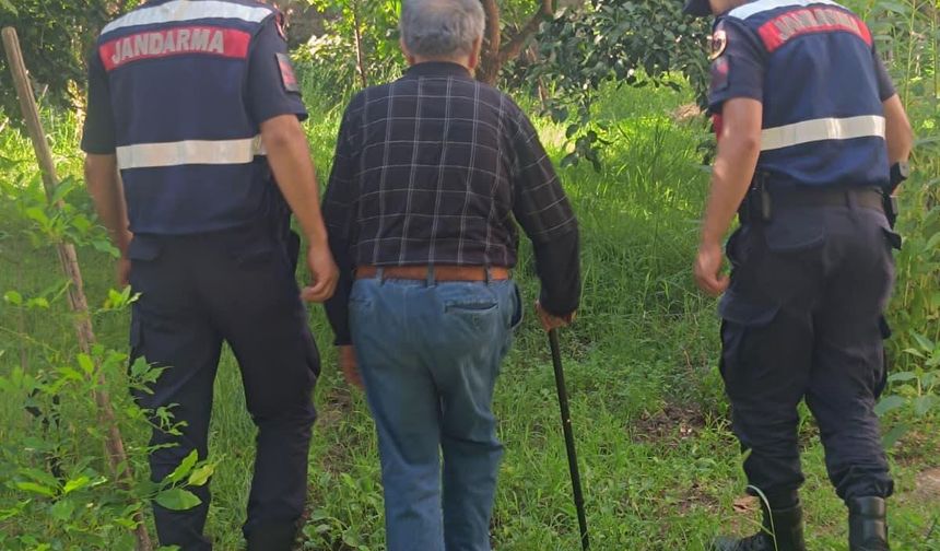 Kayıp yaşlı adam ormanda bulundu