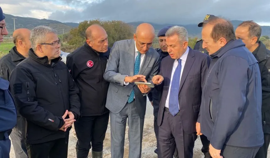 Foça’da sel sonrası kayıp vatandaş için aramalar sürüyor