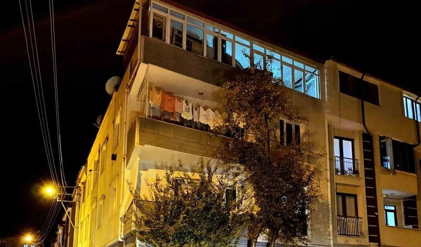 Bursa’da 3’üncü kattan düşen genç yaralandı