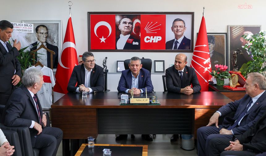 Özgür Özel partisinin Gaziantep İl Başkanlığı'nı ziyaret etti