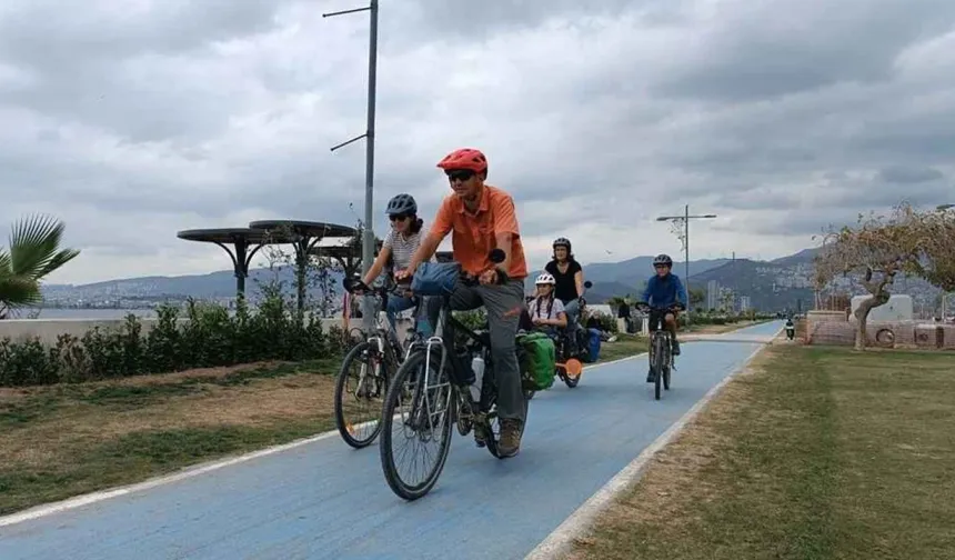 Fransız ailenin bisiklet turunda son durağı İzmir oldu