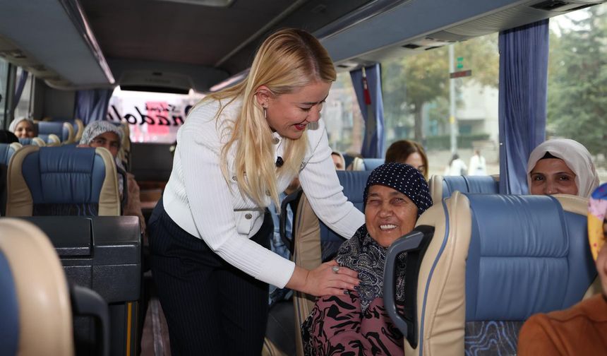 Merkezefendili kadınlar Pamukkale ve Kaklık Mağarası'nda