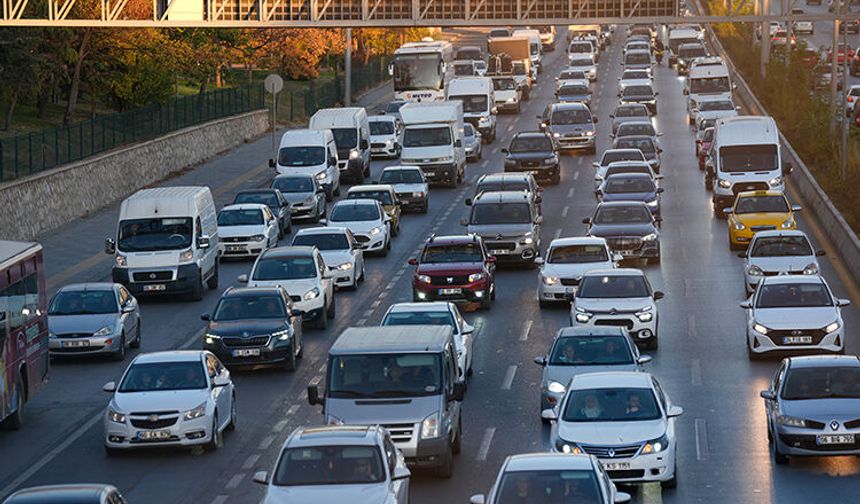 İzmir’de trafiğe kayıtlı araç sayısı 2,1 milyonu aştı
