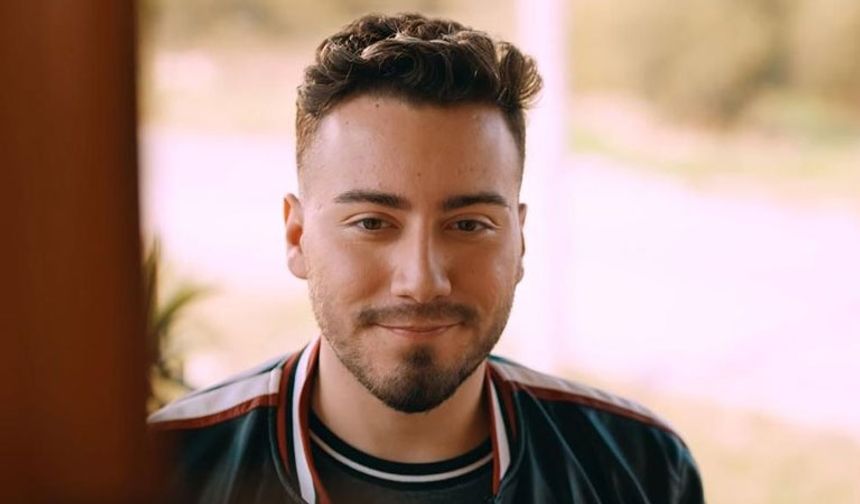 Enes Batur’un yeni hali gözlerden kaçmadı