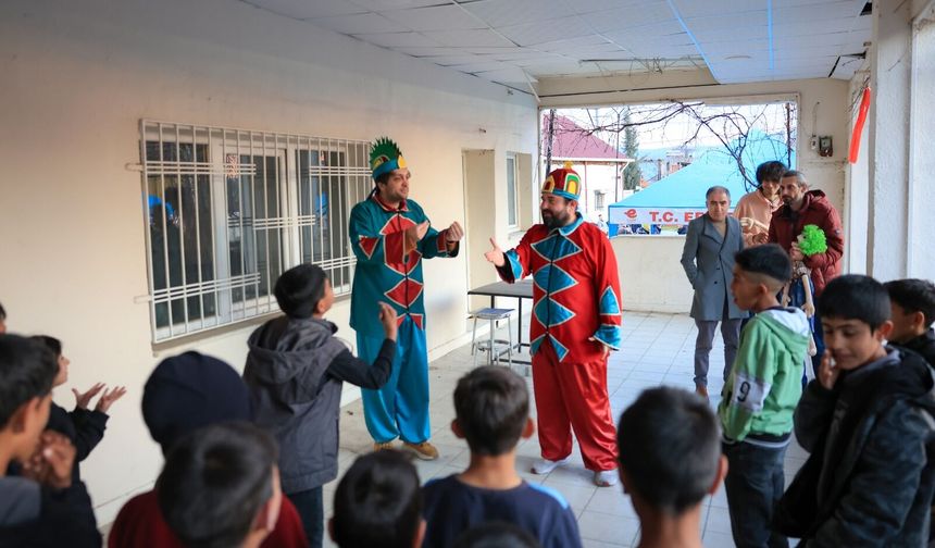 Efeler'in iftar programlarında çocuklar unutulmadı