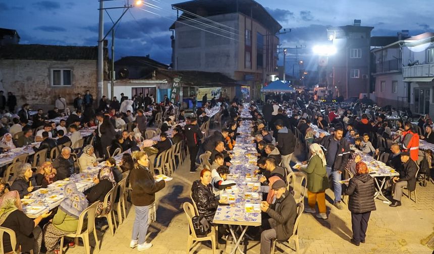 Yetişkin’in ramazan buluşması ışıklı mahallesi’nde