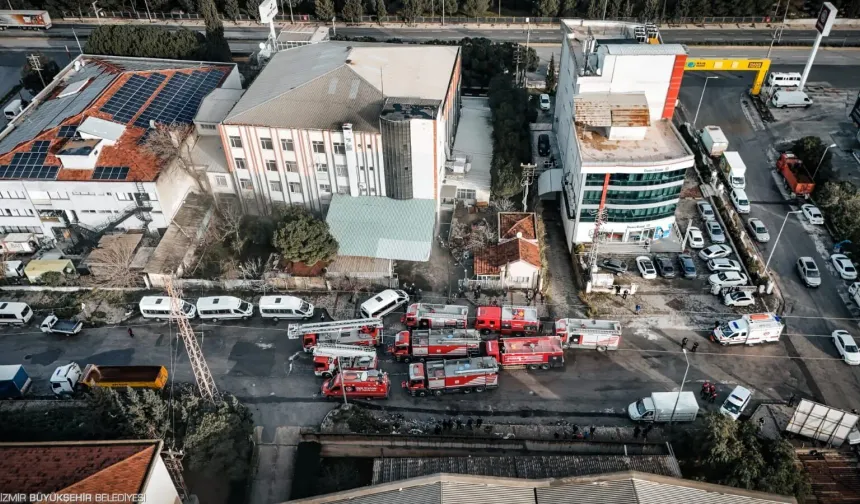 Bornova’daki ayakkabı fabrikasında yangın büyümeden söndürüldü