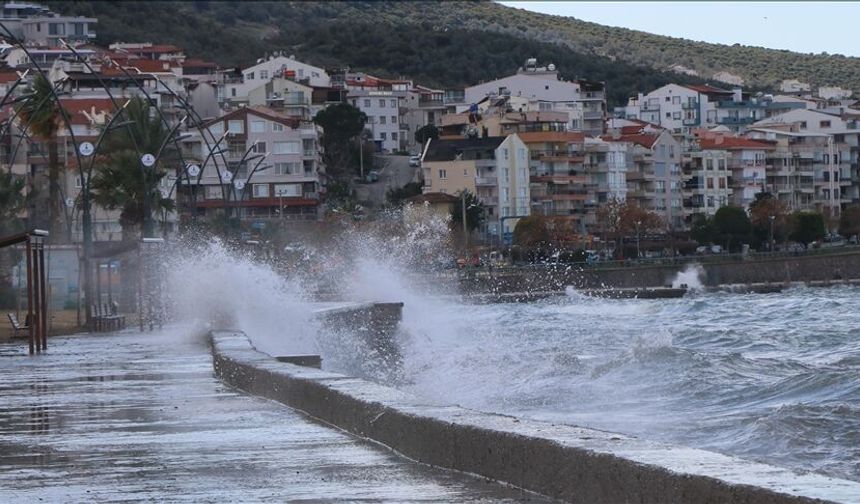 Meteoroloji uyardı: Trabzon’da denize giriş yasaklandı