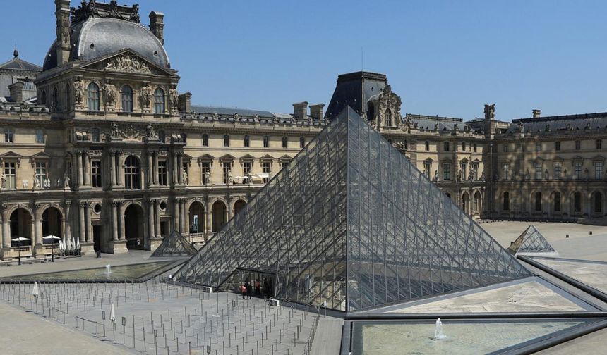 Louvre Müzesi'nde "bilet dolandırıcılığı" şebekesi çökertildi