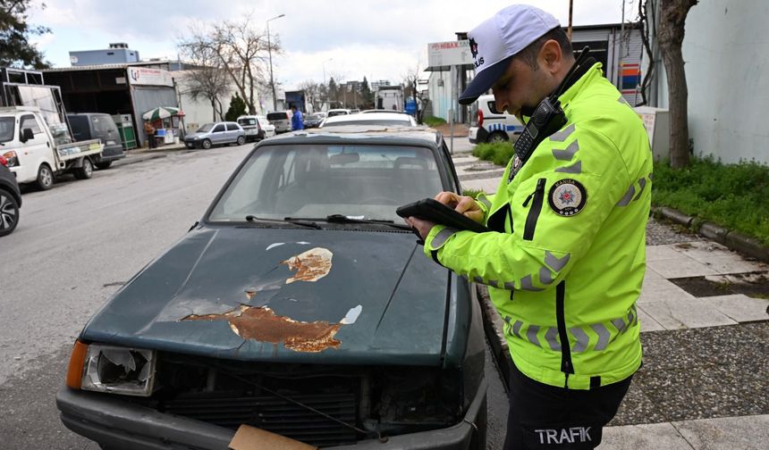 Manisa Büyükşehir sahipsiz ve hurda araçları kaldırıyor