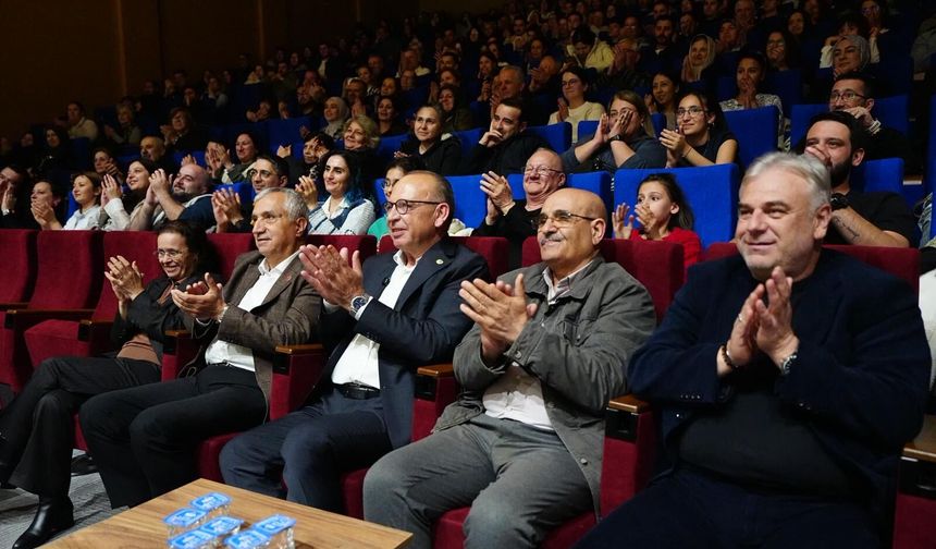 Turgutlu'da tiyatroya ve Çocuk Festivaline yoğun ilgi