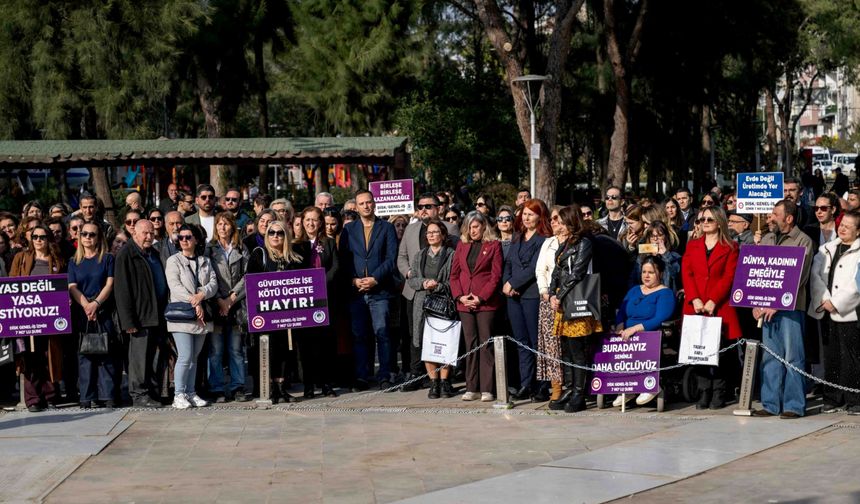 Kadınlardan Bornova’da 8 Mart dayanışması