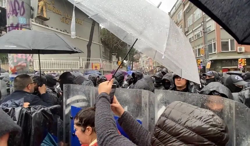 Kadıköy’de gazetecilere destek eylemi
