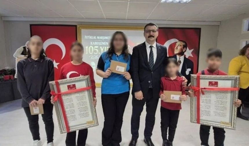 Edirne’de İstiklal Marşı Arapça dağıtıldı!