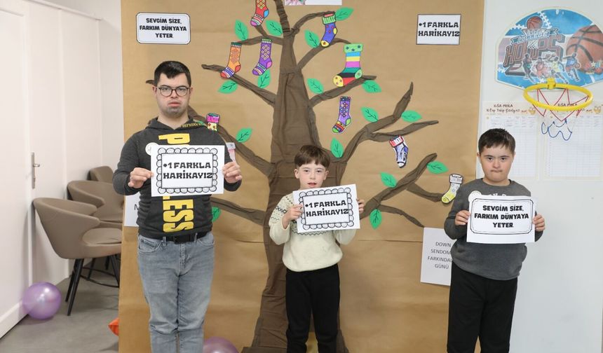 Muğla’da çoraplar farkındalık için boyandı