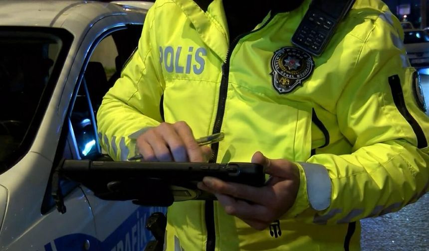 Kaput üzerindeki kişiyle drift atan sürücüye 140 bin lira ceza