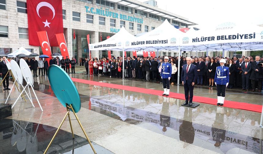 Nilüfer, 23 Nisan’ı Cumhuriyet Meydanı’nda kutladı