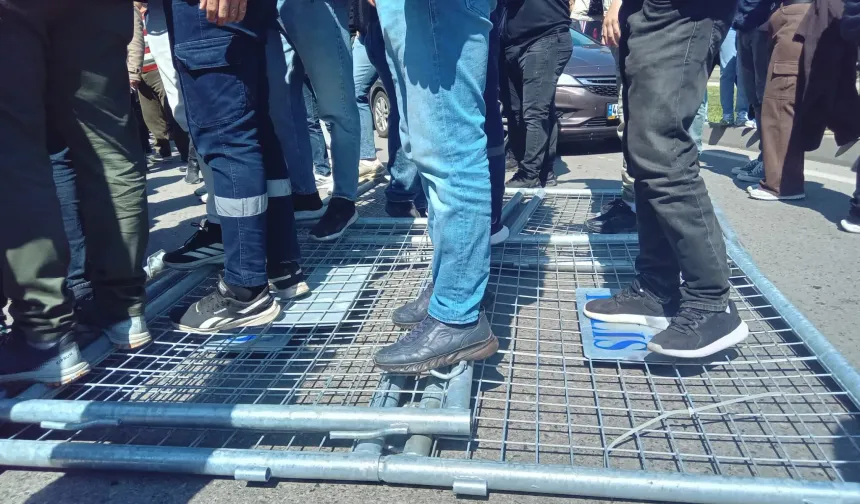 Meslek Fabrikası önünde gerginlik ve polis müdahalesi